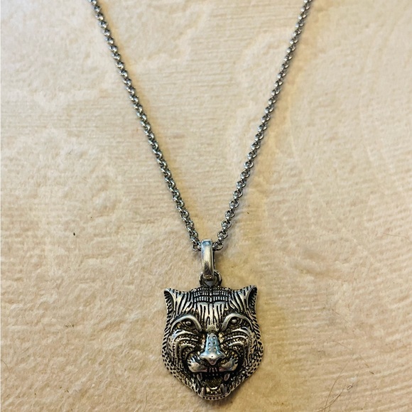 COPY - Gorgeous and Authentic Gucci silver Angry Cat necklace - Picture 2 of 4